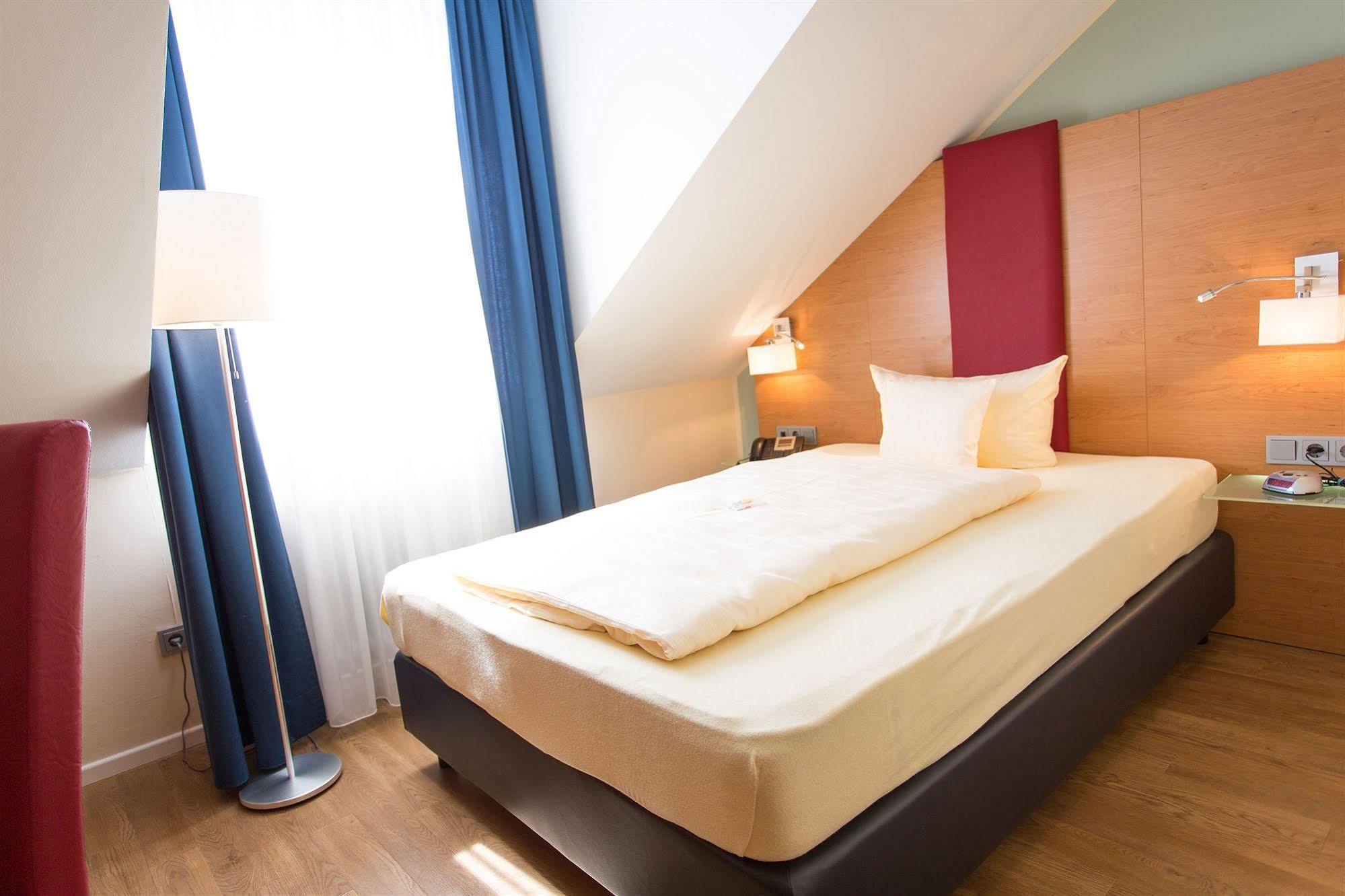 Hotel National Duesseldorf Bagian luar foto