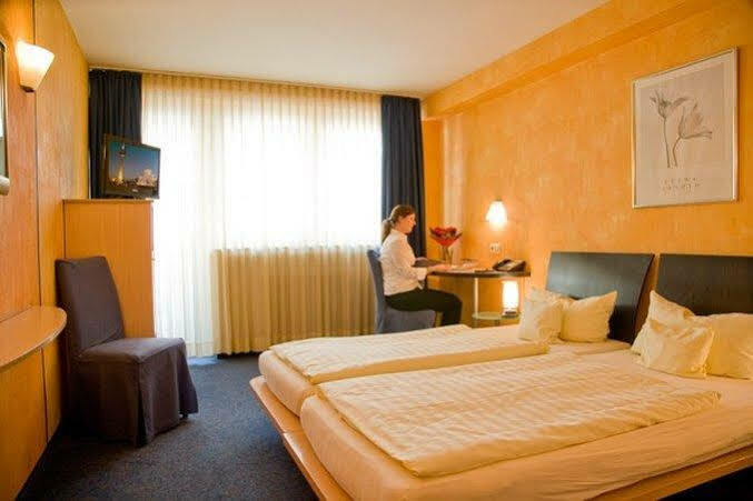 Hotel National Duesseldorf Bagian luar foto